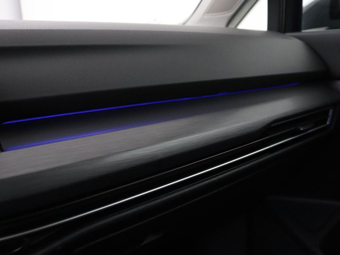 Volkswagen Golf 1.4 eHybrid Style | Stoel & stuurverwarming | Carplay | Trekhaak | Sfeerverlichting | Massage | Memory | Parkeerhulp | Navigatie | Full LED | Adaptive cruise