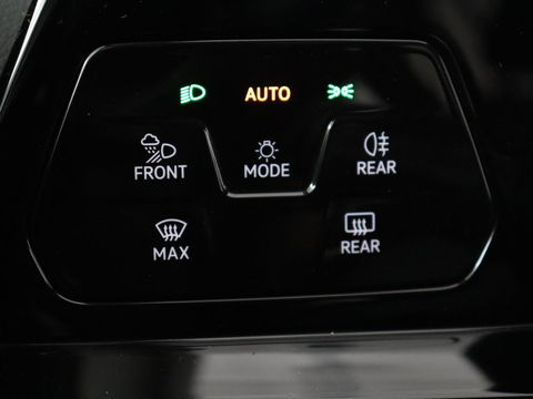 Volkswagen Golf 1.4 eHybrid Style | Stoel & stuurverwarming | Carplay | Trekhaak | Sfeerverlichting | Massage | Memory | Parkeerhulp | Navigatie | Full LED | Adaptive cruise