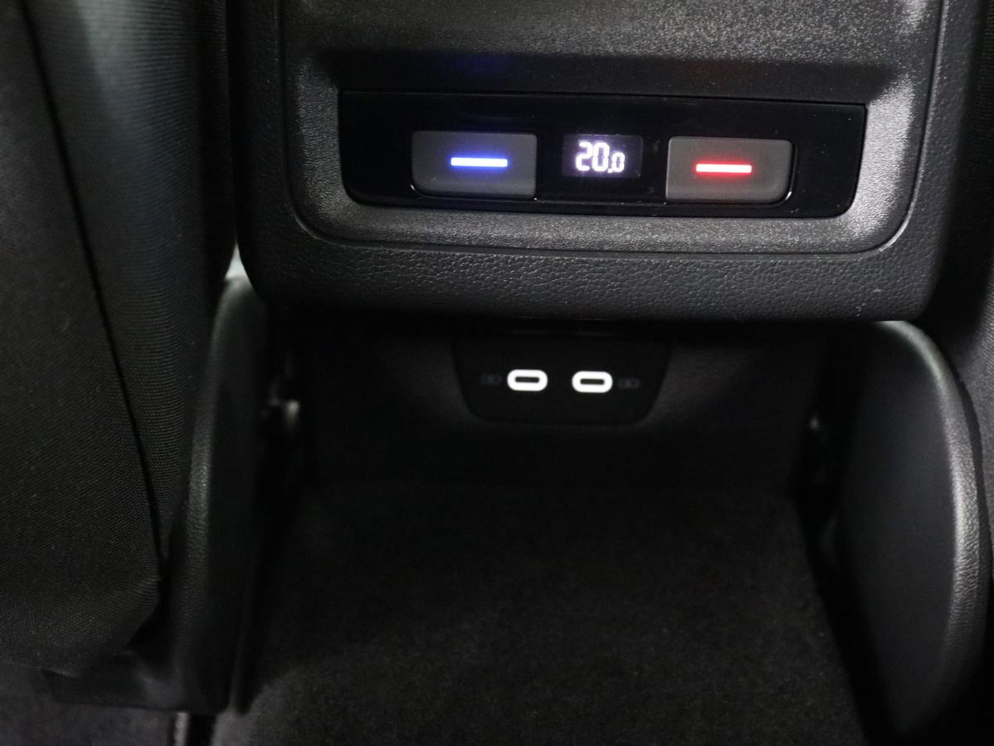 Volkswagen Golf 1.4 eHybrid Style | Stoel & stuurverwarming | Carplay | Trekhaak | Sfeerverlichting | Massage | Memory | Parkeerhulp | Navigatie | Full LED | Adaptive cruise