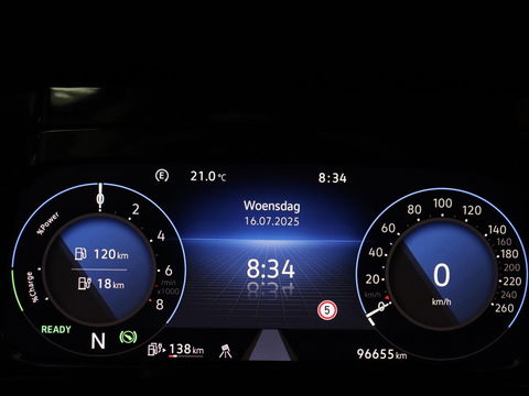 Volkswagen Golf 1.4 eHybrid Style | Stoel & stuurverwarming | Carplay | Trekhaak | Sfeerverlichting | Massage | Memory | Parkeerhulp | Navigatie | Full LED | Adaptive cruise