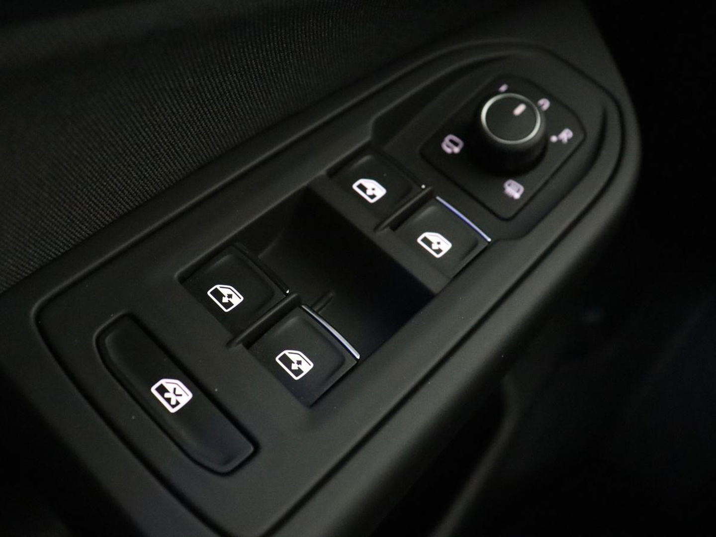 Volkswagen Golf 1.4 eHybrid Style | Stoel & stuurverwarming | Carplay | Trekhaak | Sfeerverlichting | Massage | Memory | Parkeerhulp | Navigatie | Full LED | Adaptive cruise