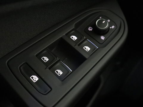 Volkswagen Golf 1.4 eHybrid Style | Stoel & stuurverwarming | Carplay | Trekhaak | Sfeerverlichting | Massage | Memory | Parkeerhulp | Navigatie | Full LED | Adaptive cruise