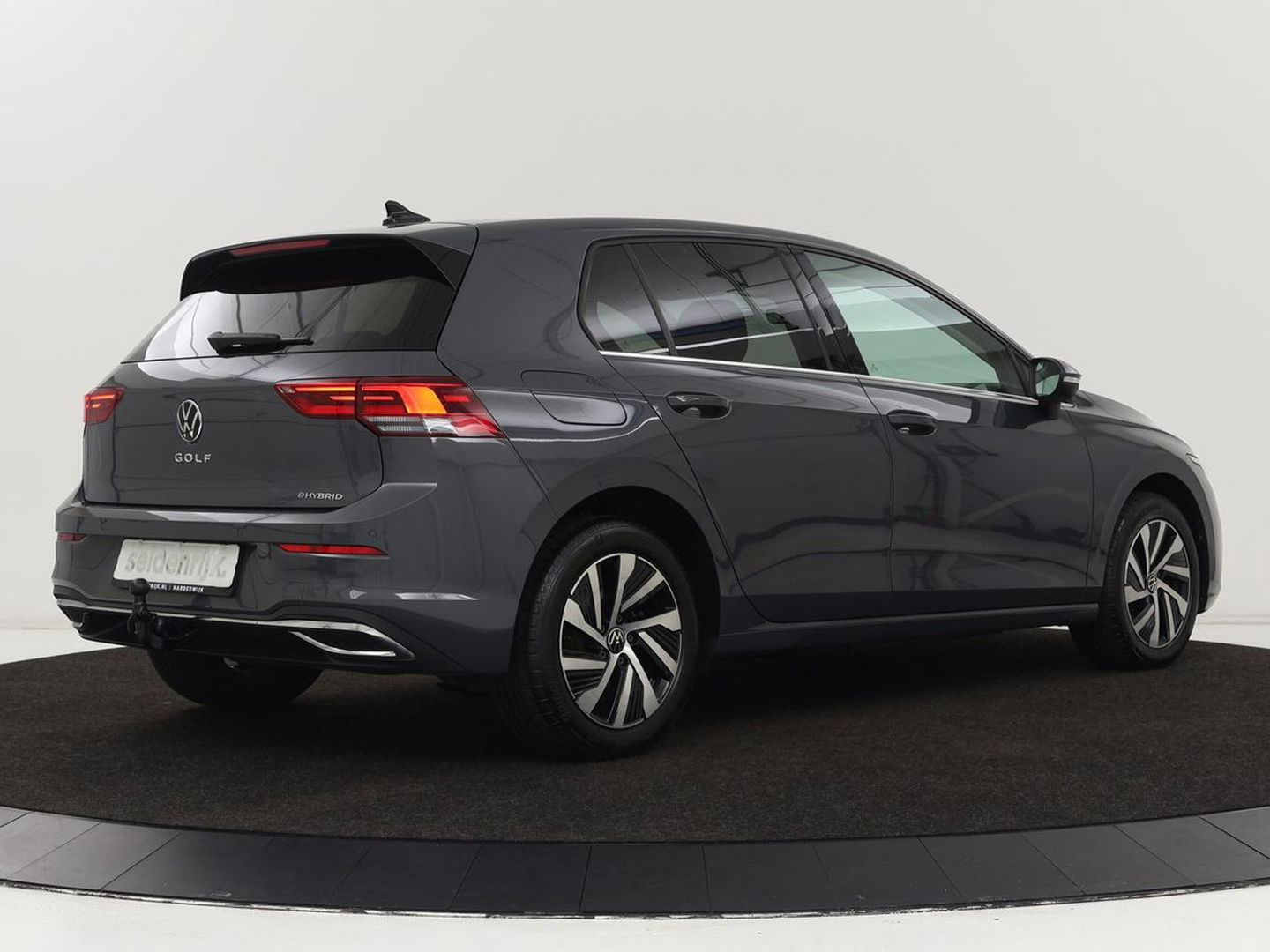 Volkswagen Golf 1.4 eHybrid Style | Stoel & stuurverwarming | Carplay | Trekhaak | Sfeerverlichting | Massage | Memory | Parkeerhulp | Navigatie | Full LED | Adaptive cruise