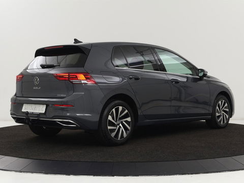 Volkswagen Golf 1.4 eHybrid Style | Stoel & stuurverwarming | Carplay | Trekhaak | Sfeerverlichting | Massage | Memory | Parkeerhulp | Navigatie | Full LED | Adaptive cruise