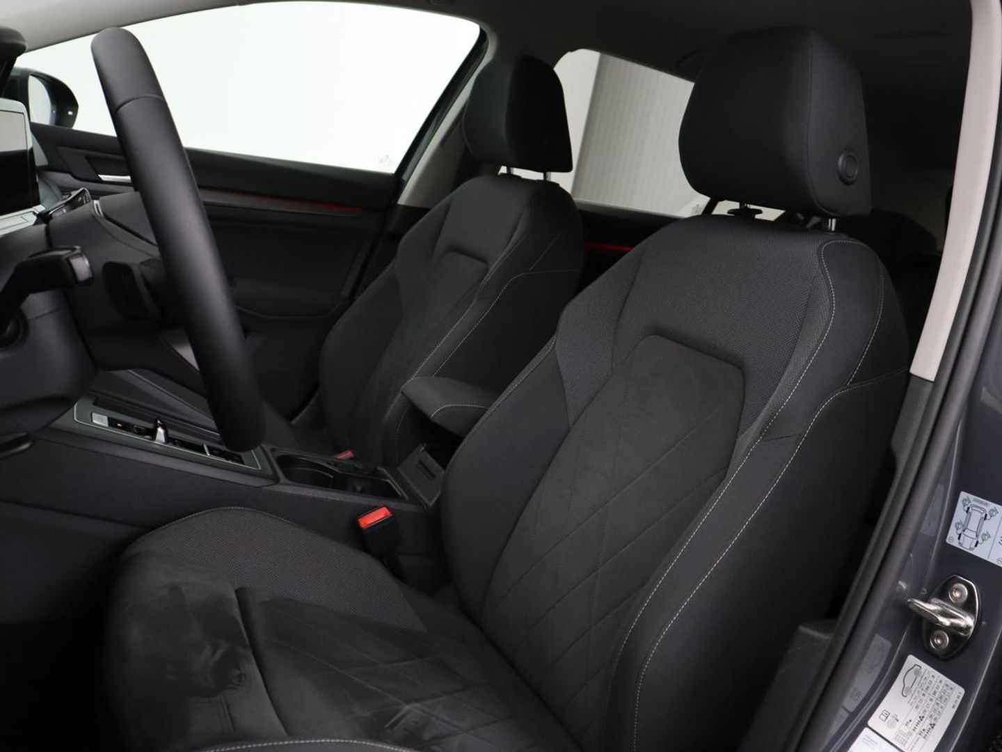 Volkswagen Golf 1.4 eHybrid Style | Stoel & stuurverwarming | Carplay | Trekhaak | Sfeerverlichting | Massage | Memory | Parkeerhulp | Navigatie | Full LED | Adaptive cruise