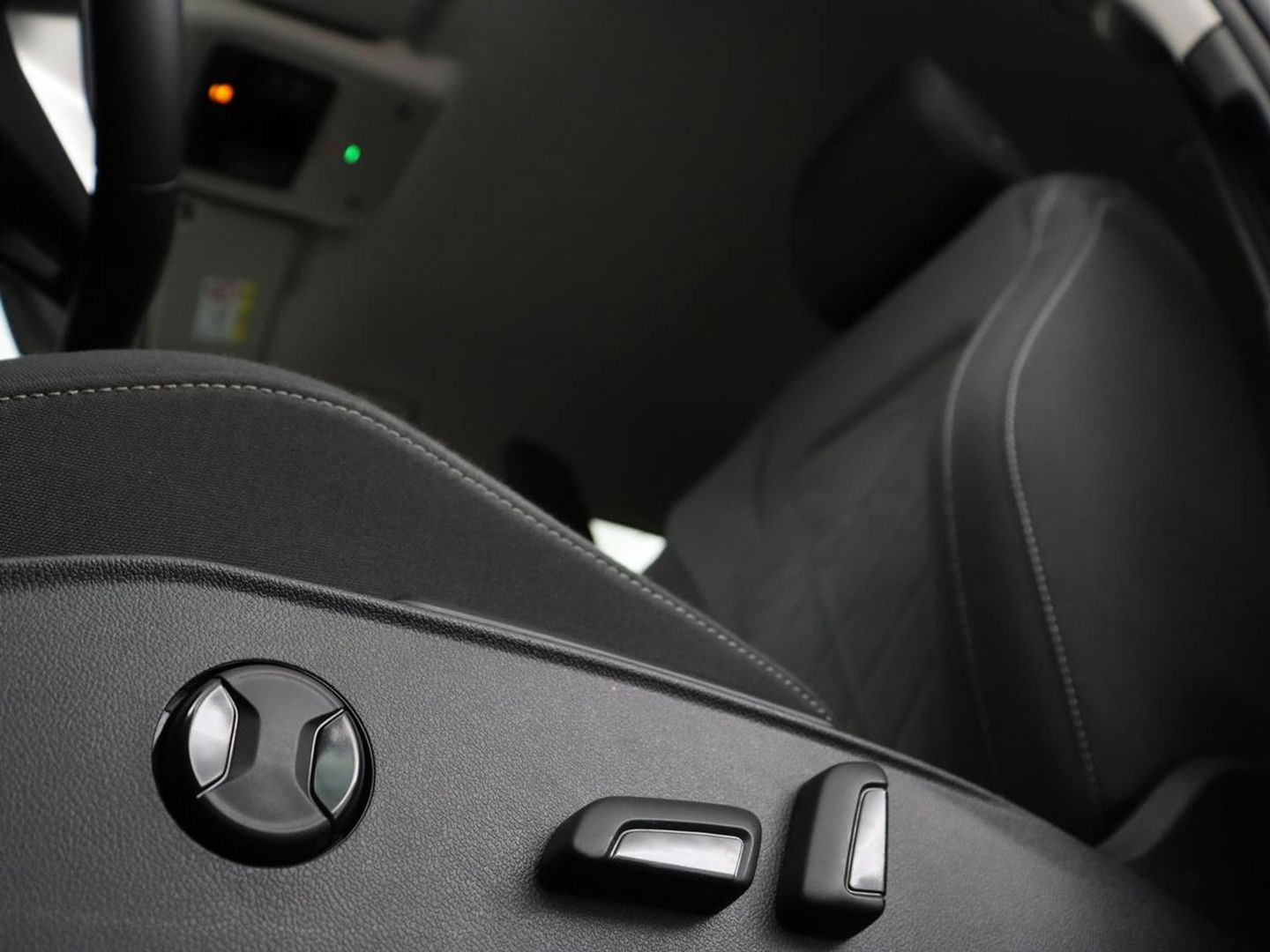 Volkswagen Golf 1.4 eHybrid Style | Stoel & stuurverwarming | Carplay | Trekhaak | Sfeerverlichting | Massage | Memory | Parkeerhulp | Navigatie | Full LED | Adaptive cruise