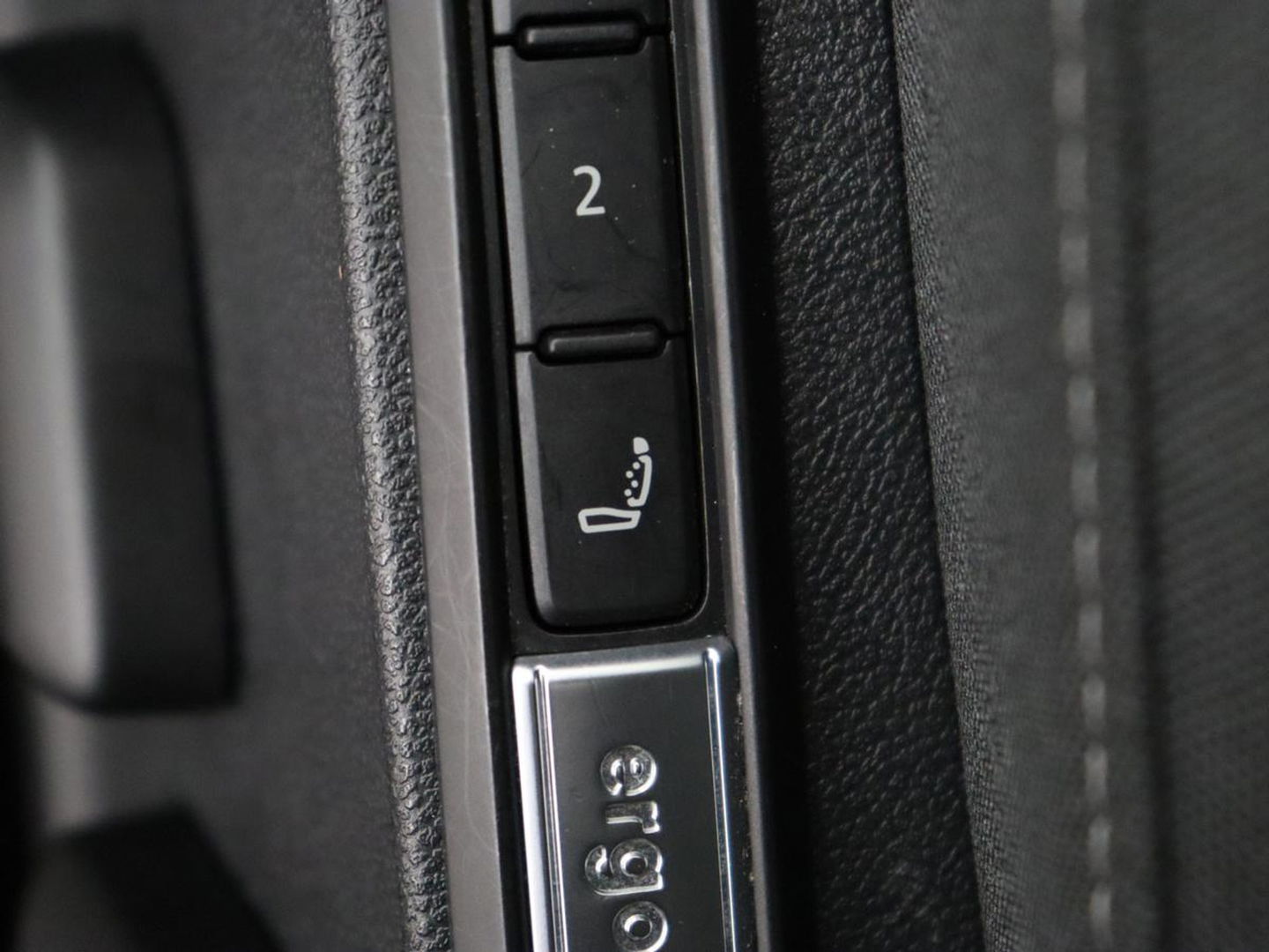 Volkswagen Golf 1.4 eHybrid Style | Stoel & stuurverwarming | Carplay | Trekhaak | Sfeerverlichting | Massage | Memory | Parkeerhulp | Navigatie | Full LED | Adaptive cruise