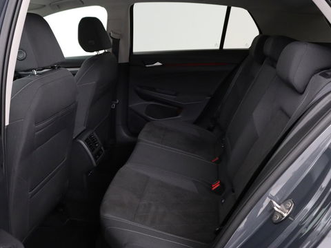 Volkswagen Golf 1.4 eHybrid Style | Stoel & stuurverwarming | Carplay | Trekhaak | Sfeerverlichting | Massage | Memory | Parkeerhulp | Navigatie | Full LED | Adaptive cruise