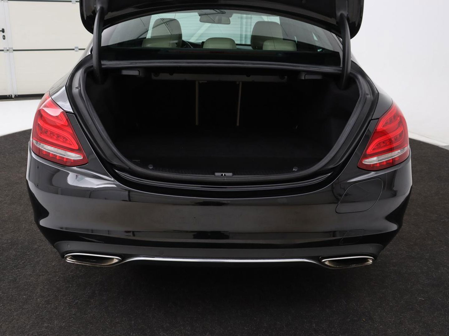 Mercedes-Benz C-Klasse 350e Avantgarde | Panoramadak | Adaptive cruise | 360 Camera | Leder | Burmester | Stoelverwarming | Full LED | Luchtvering | Navigatie | Climate control | Bluetooth