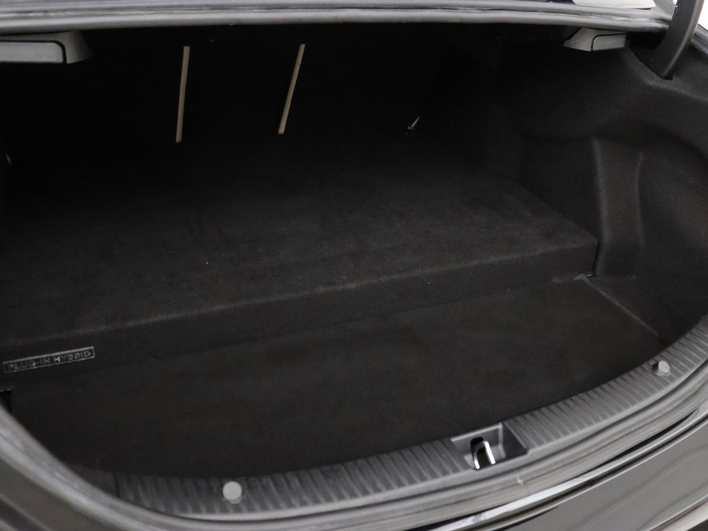 Mercedes-Benz C-Klasse 350e Avantgarde | Panoramadak | Adaptive cruise | 360 Camera | Leder | Burmester | Stoelverwarming | Full LED | Luchtvering | Navigatie | Climate control | Bluetooth