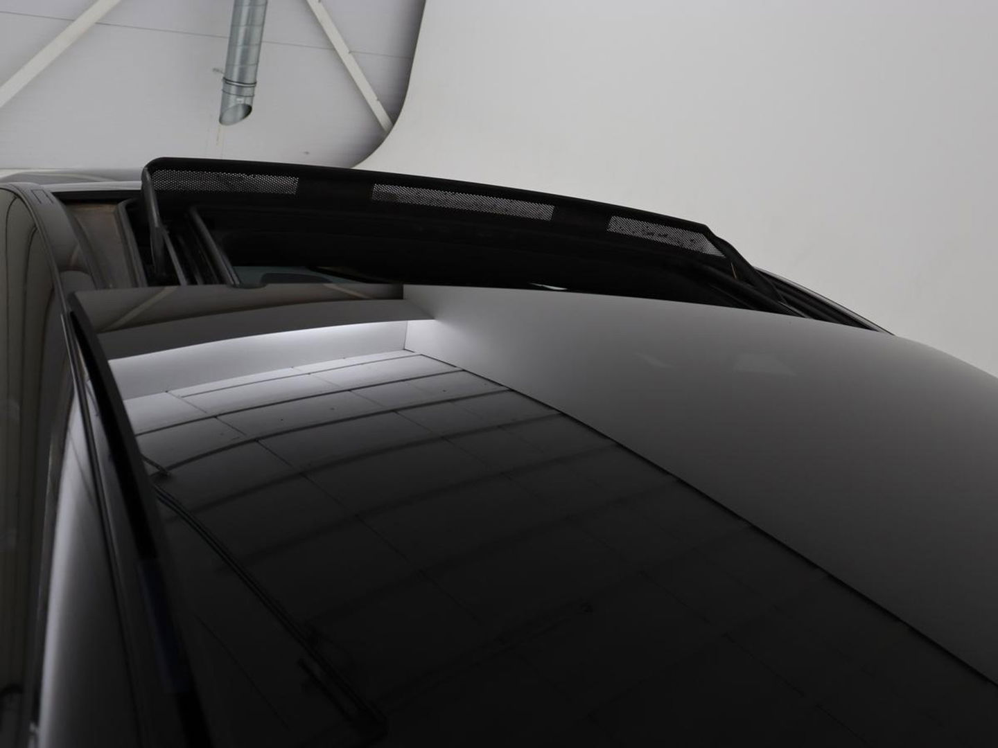 Mercedes-Benz C-Klasse 350e Avantgarde | Panoramadak | Adaptive cruise | 360 Camera | Leder | Burmester | Stoelverwarming | Full LED | Luchtvering | Navigatie | Climate control | Bluetooth