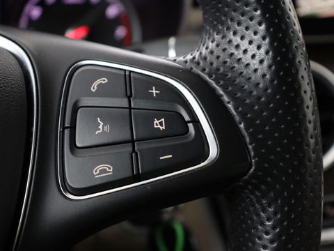 Mercedes-Benz C-Klasse 350e Avantgarde | Panoramadak | Adaptive cruise | 360 Camera | Leder | Burmester | Stoelverwarming | Full LED | Luchtvering | Navigatie | Climate control | Bluetooth