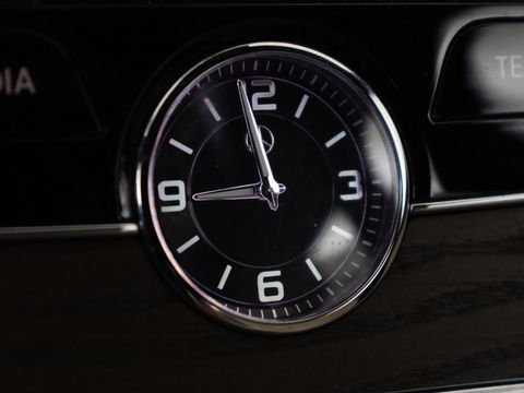 Mercedes-Benz C-Klasse 350e Avantgarde | Panoramadak | Adaptive cruise | 360 Camera | Leder | Burmester | Stoelverwarming | Full LED | Luchtvering | Navigatie | Climate control | Bluetooth