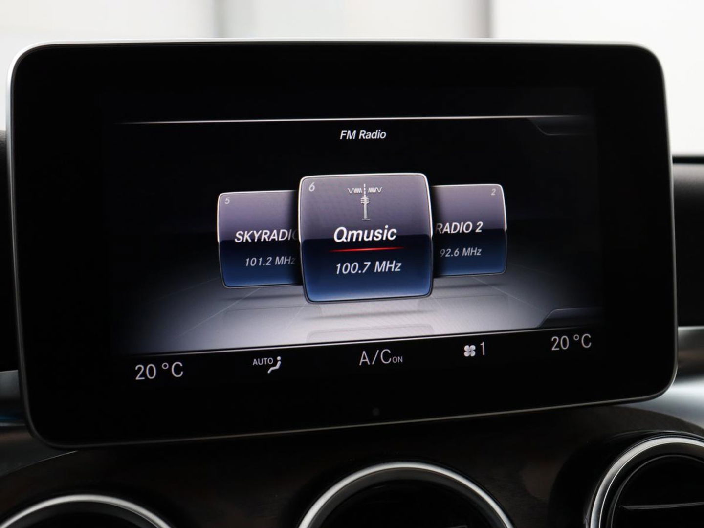 Mercedes-Benz C-Klasse 350e Avantgarde | Panoramadak | Adaptive cruise | 360 Camera | Leder | Burmester | Stoelverwarming | Full LED | Luchtvering | Navigatie | Climate control | Bluetooth