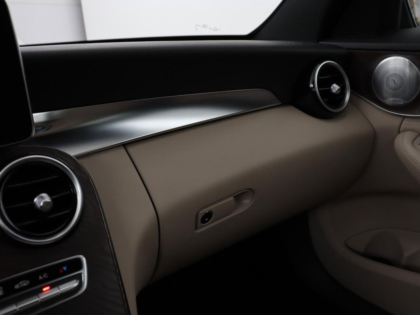 Mercedes-Benz C-Klasse 350e Avantgarde | Panoramadak | Adaptive cruise | 360 Camera | Leder | Burmester | Stoelverwarming | Full LED | Luchtvering | Navigatie | Climate control | Bluetooth