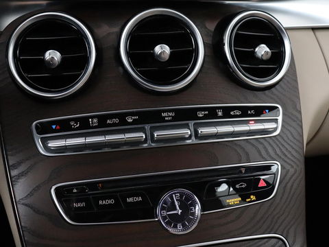 Mercedes-Benz C-Klasse 350e Avantgarde | Panoramadak | Adaptive cruise | 360 Camera | Leder | Burmester | Stoelverwarming | Full LED | Luchtvering | Navigatie | Climate control | Bluetooth