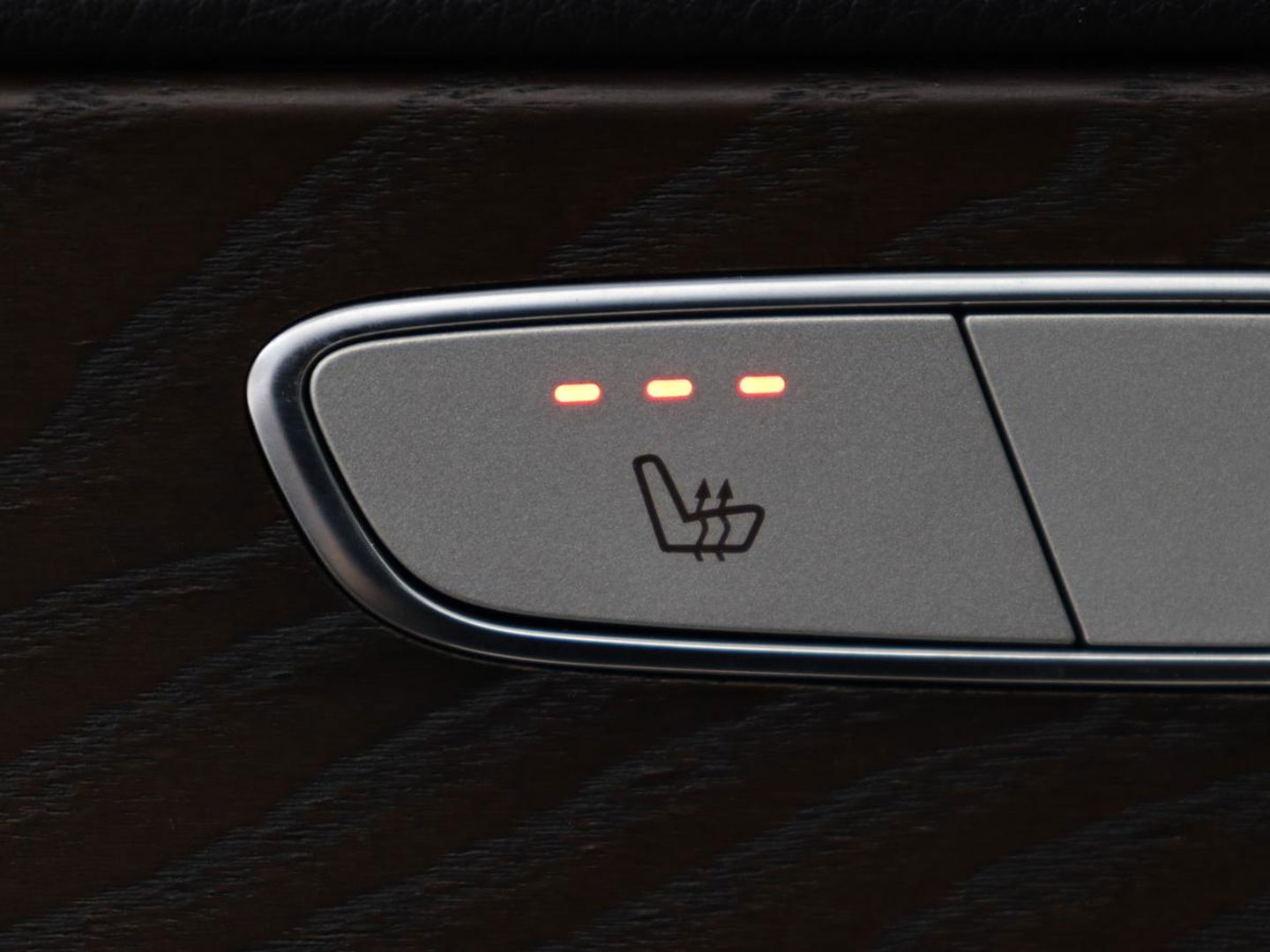 Mercedes-Benz C-Klasse 350e Avantgarde | Panoramadak | Adaptive cruise | 360 Camera | Leder | Burmester | Stoelverwarming | Full LED | Luchtvering | Navigatie | Climate control | Bluetooth