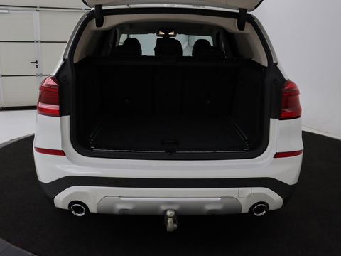 BMW X3 xDrive30i High Executive | Adaptive cruise | Head-Up | Leder | Carplay | Trekhaak | Camera | Stoelverwarming | Live Cockpit | 20'' lichtmetalen velgen | Keyless | Sportstoelen | Full LED | Navigatie