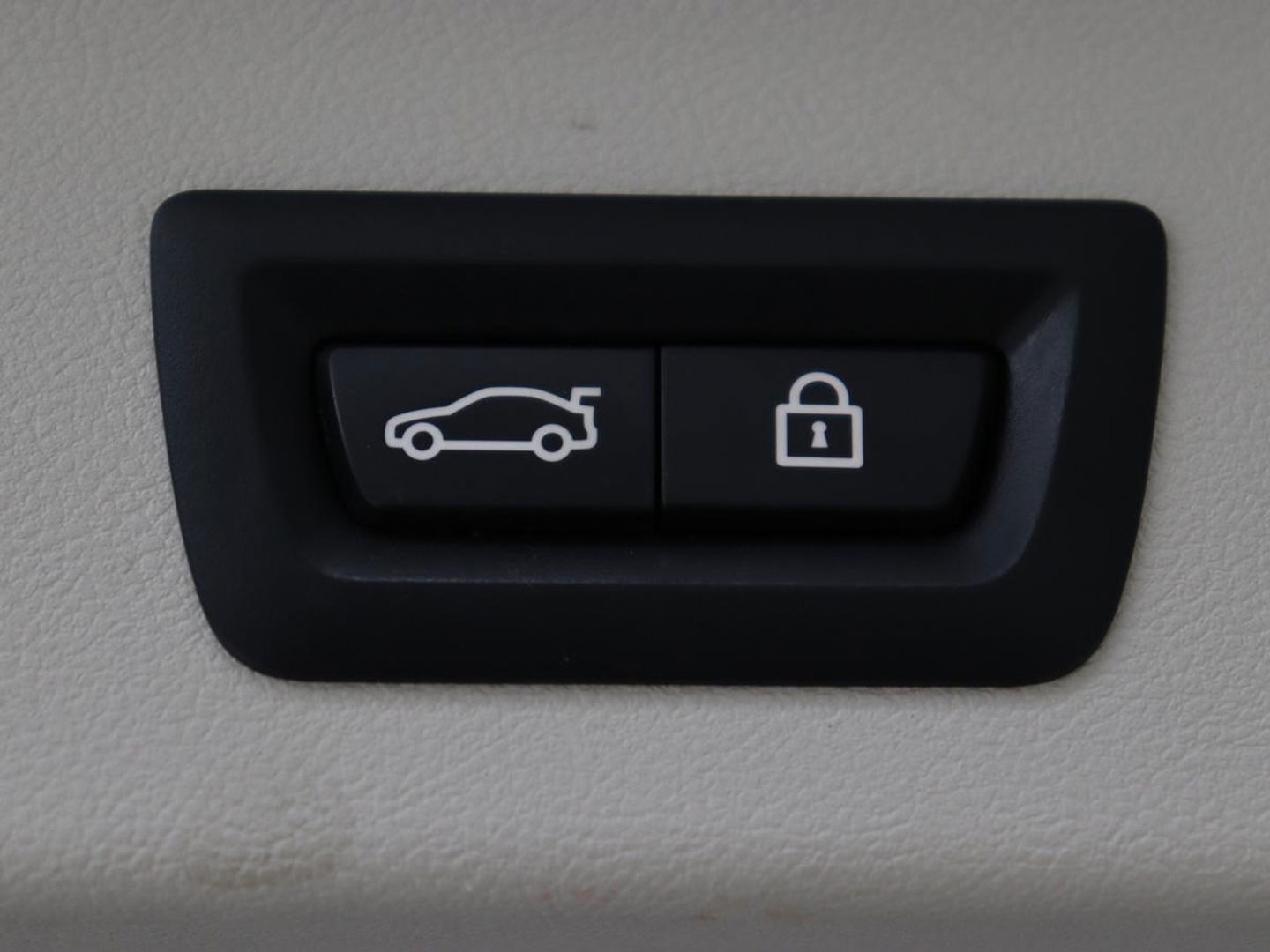 BMW X3 xDrive30i High Executive | Adaptive cruise | Head-Up | Leder | Carplay | Trekhaak | Camera | Stoelverwarming | Live Cockpit | 20'' lichtmetalen velgen | Keyless | Sportstoelen | Full LED | Navigatie
