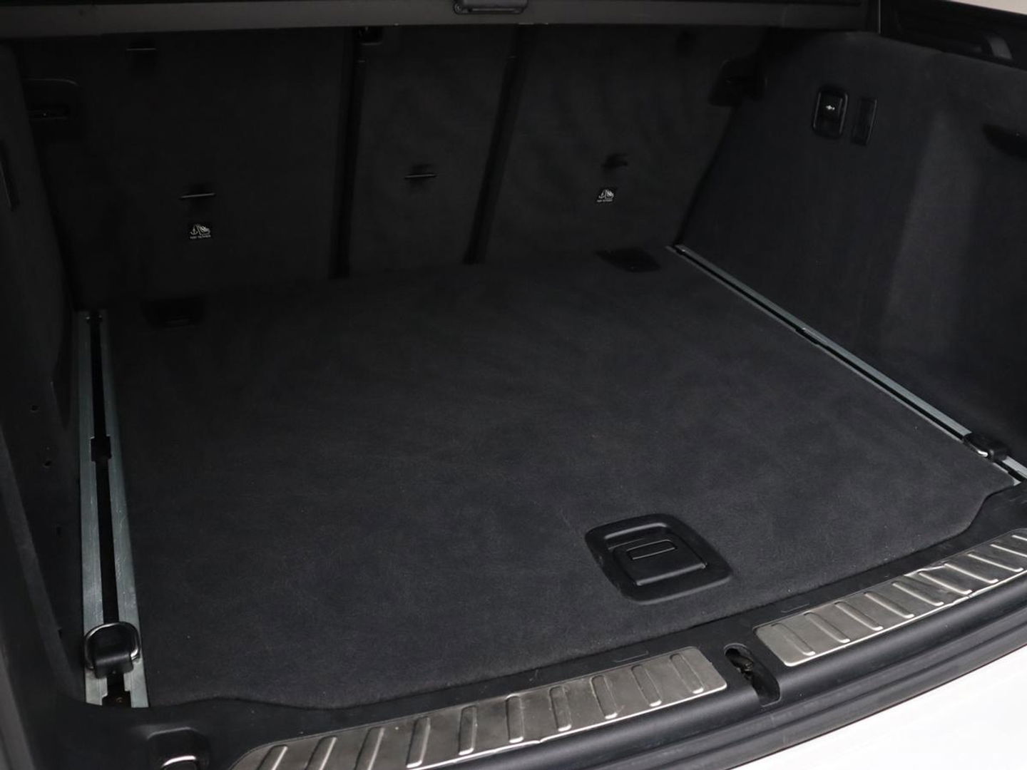 BMW X3 xDrive30i High Executive | Adaptive cruise | Head-Up | Leder | Carplay | Trekhaak | Camera | Stoelverwarming | Live Cockpit | 20'' lichtmetalen velgen | Keyless | Sportstoelen | Full LED | Navigatie
