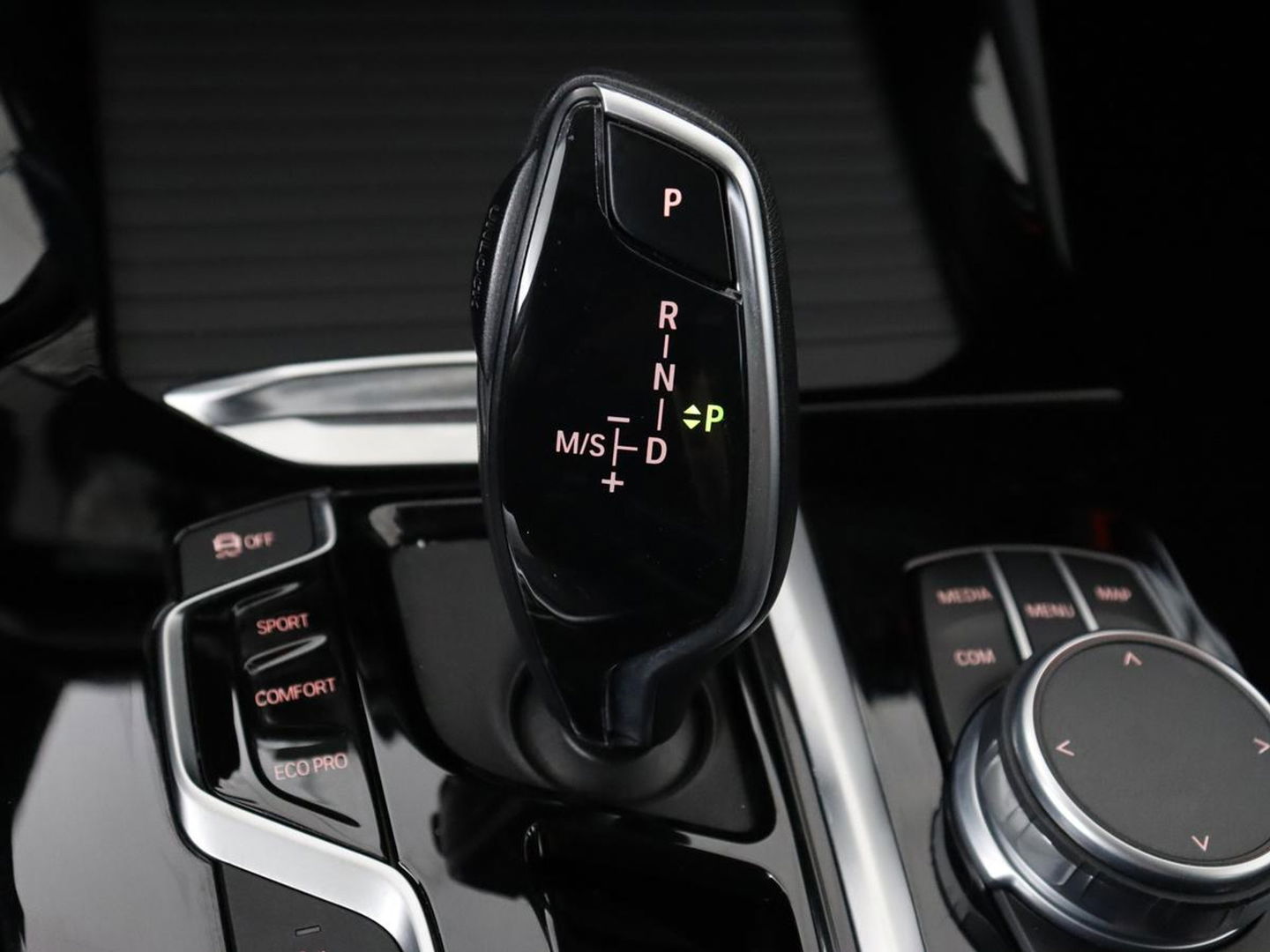 BMW X3 xDrive30i High Executive | Adaptive cruise | Head-Up | Leder | Carplay | Trekhaak | Camera | Stoelverwarming | Live Cockpit | 20'' lichtmetalen velgen | Keyless | Sportstoelen | Full LED | Navigatie