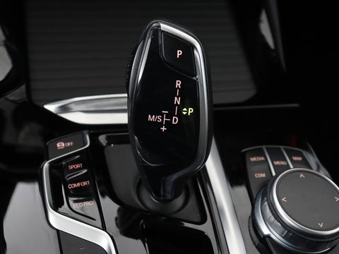 BMW X3 xDrive30i High Executive | Adaptive cruise | Head-Up | Leder | Carplay | Trekhaak | Camera | Stoelverwarming | Live Cockpit | 20'' lichtmetalen velgen | Keyless | Sportstoelen | Full LED | Navigatie