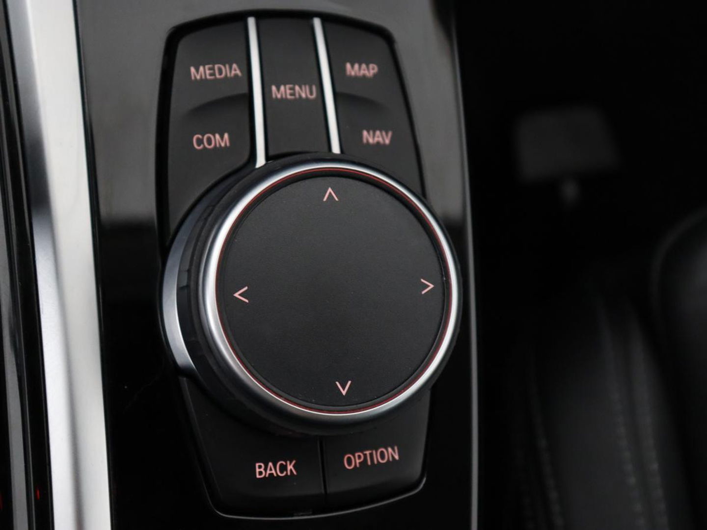 BMW X3 xDrive30i High Executive | Adaptive cruise | Head-Up | Leder | Carplay | Trekhaak | Camera | Stoelverwarming | Live Cockpit | 20'' lichtmetalen velgen | Keyless | Sportstoelen | Full LED | Navigatie