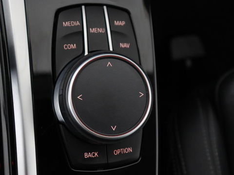 BMW X3 xDrive30i High Executive | Adaptive cruise | Head-Up | Leder | Carplay | Trekhaak | Camera | Stoelverwarming | Live Cockpit | 20'' lichtmetalen velgen | Keyless | Sportstoelen | Full LED | Navigatie