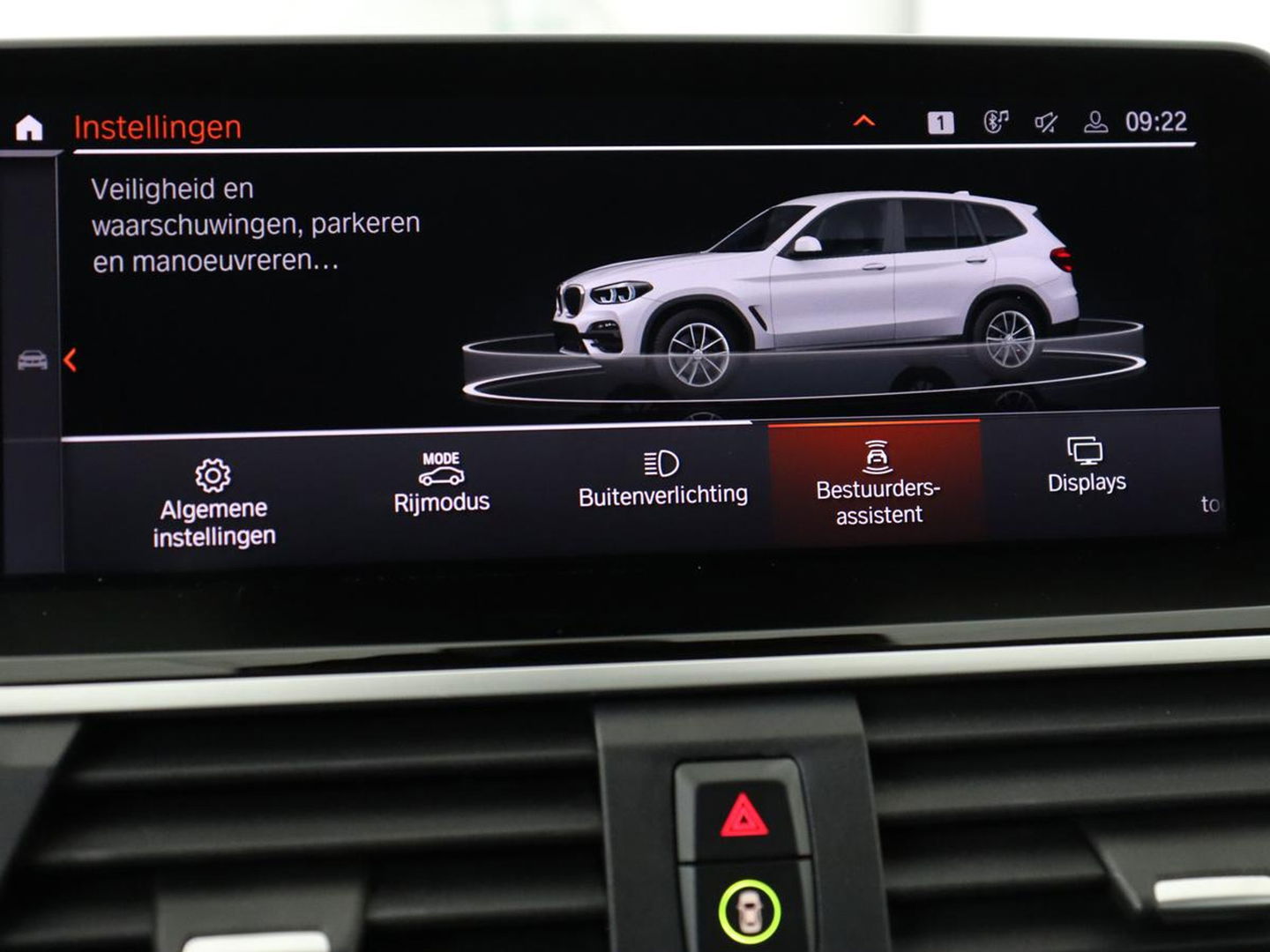 BMW X3 xDrive30i High Executive | Adaptive cruise | Head-Up | Leder | Carplay | Trekhaak | Camera | Stoelverwarming | Live Cockpit | 20'' lichtmetalen velgen | Keyless | Sportstoelen | Full LED | Navigatie