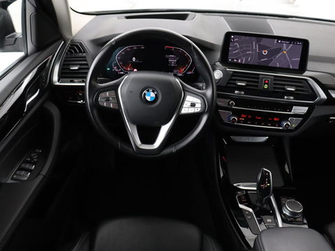 BMW X3 xDrive30i High Executive | Adaptive cruise | Head-Up | Leder | Carplay | Trekhaak | Camera | Stoelverwarming | Live Cockpit | 20'' lichtmetalen velgen | Keyless | Sportstoelen | Full LED | Navigatie