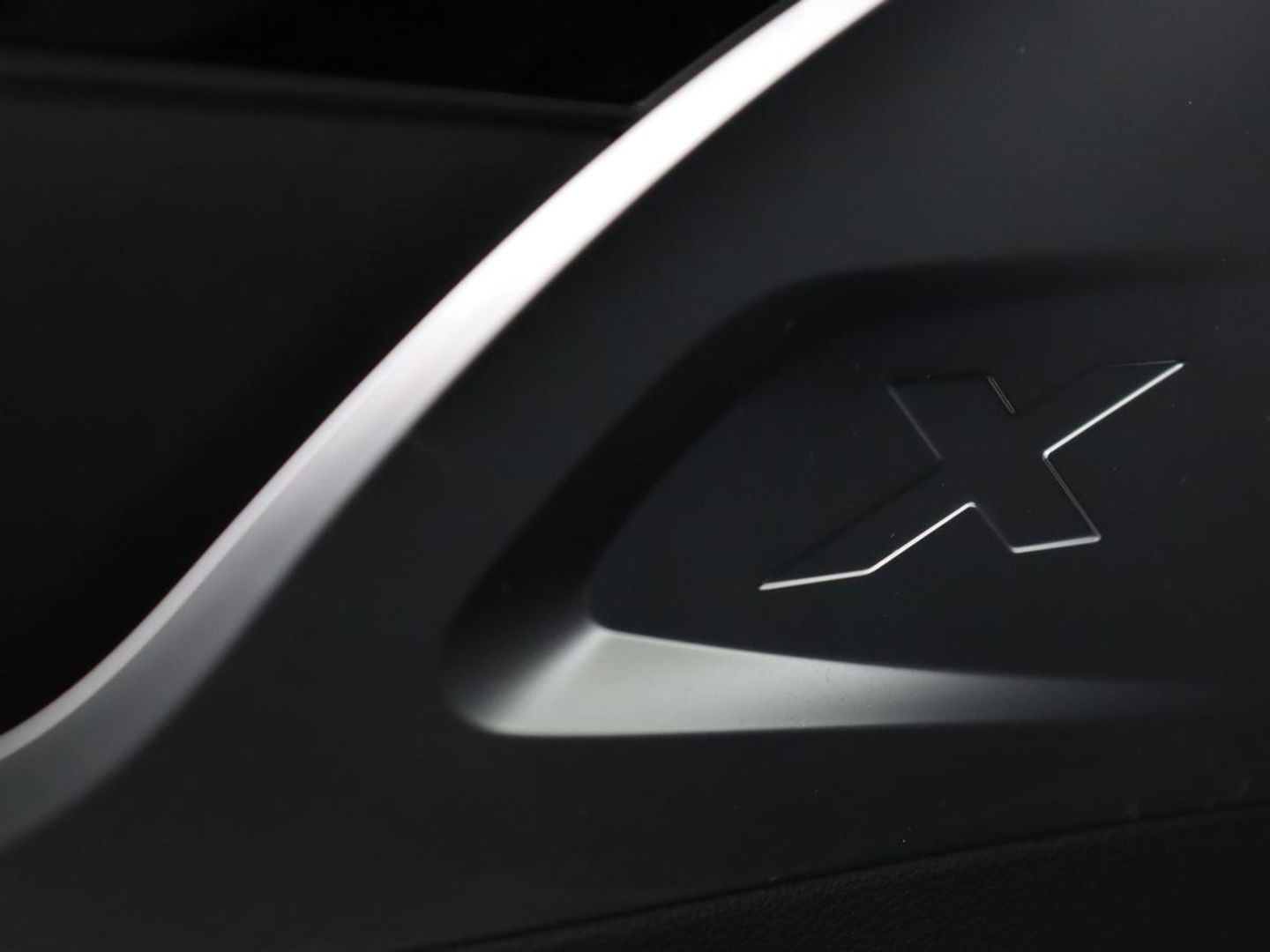 BMW X3 xDrive30i High Executive | Adaptive cruise | Head-Up | Leder | Carplay | Trekhaak | Camera | Stoelverwarming | Live Cockpit | 20'' lichtmetalen velgen | Keyless | Sportstoelen | Full LED | Navigatie