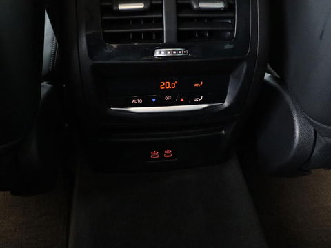 BMW X3 xDrive30i High Executive | Adaptive cruise | Head-Up | Leder | Carplay | Trekhaak | Camera | Stoelverwarming | Live Cockpit | 20'' lichtmetalen velgen | Keyless | Sportstoelen | Full LED | Navigatie