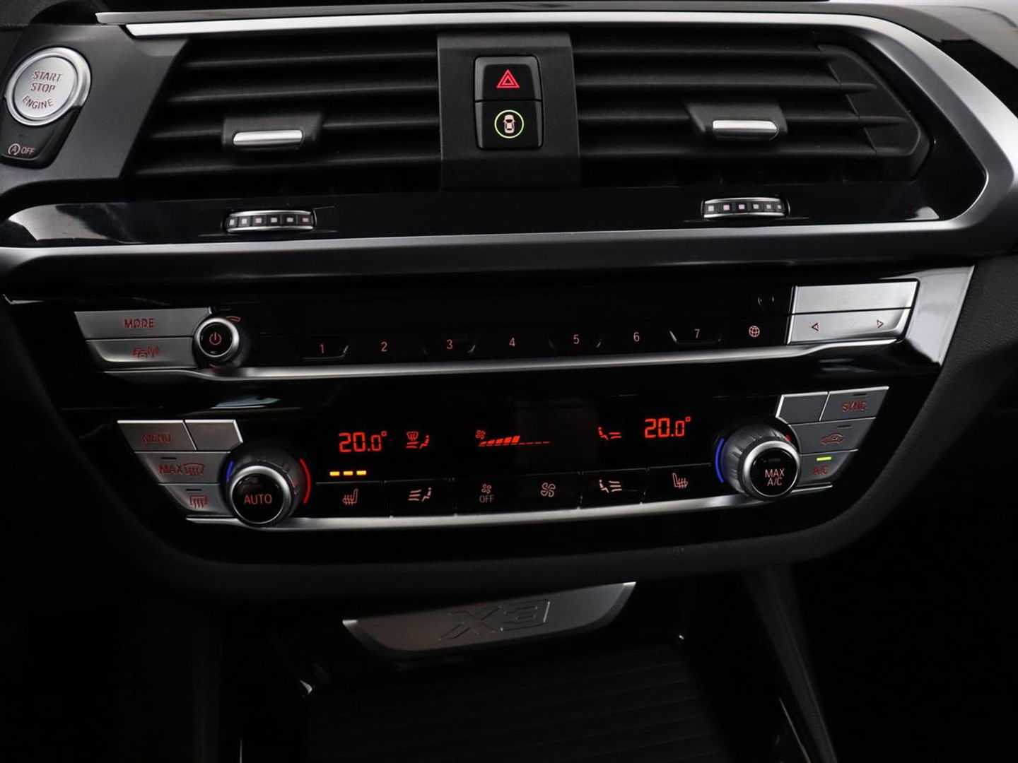 BMW X3 xDrive30i High Executive | Adaptive cruise | Head-Up | Leder | Carplay | Trekhaak | Camera | Stoelverwarming | Live Cockpit | 20'' lichtmetalen velgen | Keyless | Sportstoelen | Full LED | Navigatie