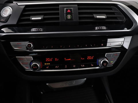 BMW X3 xDrive30i High Executive | Adaptive cruise | Head-Up | Leder | Carplay | Trekhaak | Camera | Stoelverwarming | Live Cockpit | 20'' lichtmetalen velgen | Keyless | Sportstoelen | Full LED | Navigatie