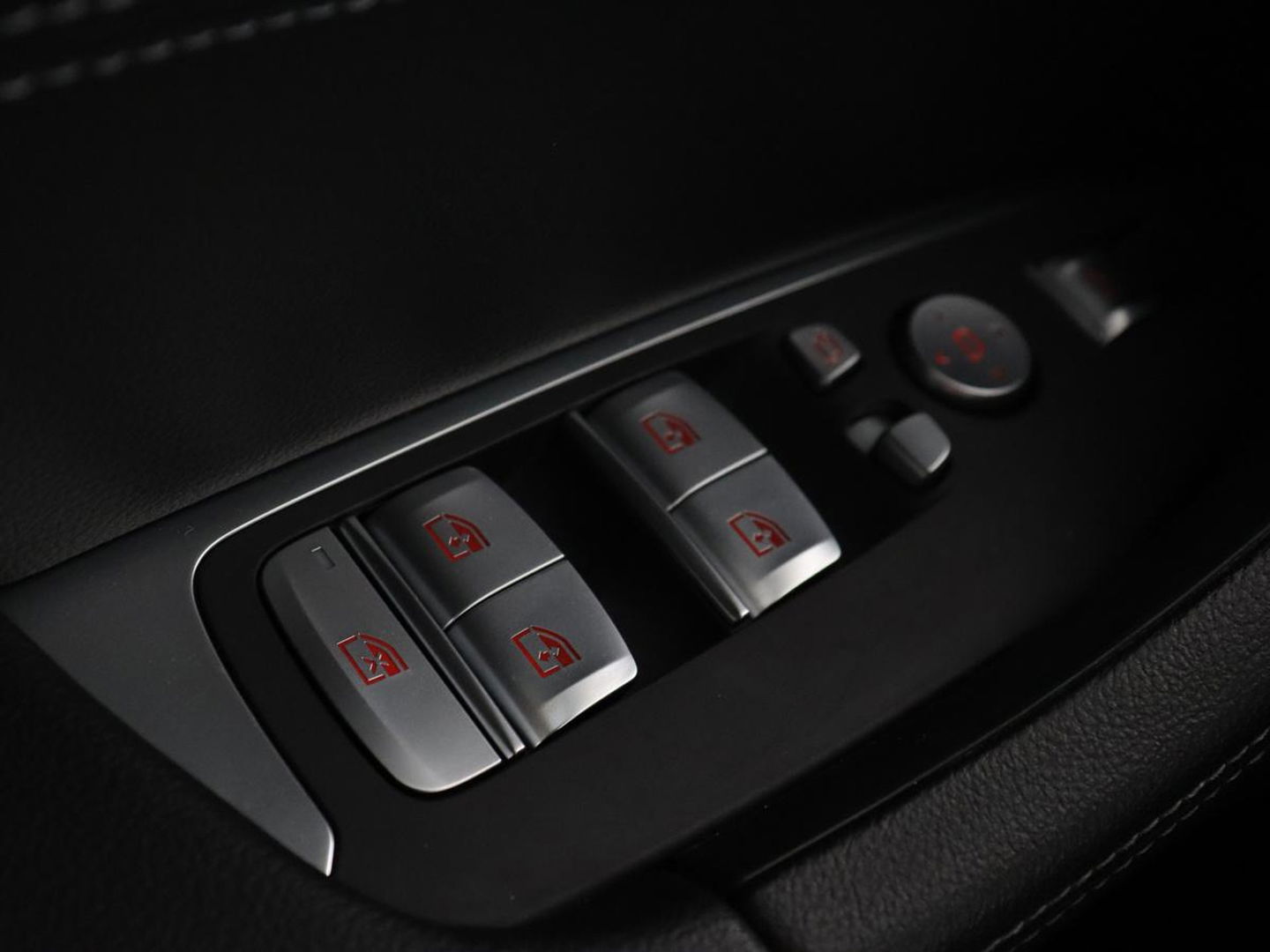 BMW X3 xDrive30i High Executive | Adaptive cruise | Head-Up | Leder | Carplay | Trekhaak | Camera | Stoelverwarming | Live Cockpit | 20'' lichtmetalen velgen | Keyless | Sportstoelen | Full LED | Navigatie