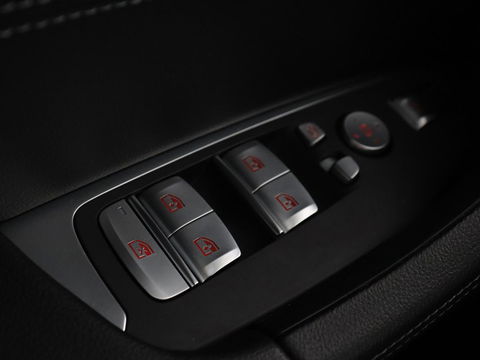 BMW X3 xDrive30i High Executive | Adaptive cruise | Head-Up | Leder | Carplay | Trekhaak | Camera | Stoelverwarming | Live Cockpit | 20'' lichtmetalen velgen | Keyless | Sportstoelen | Full LED | Navigatie