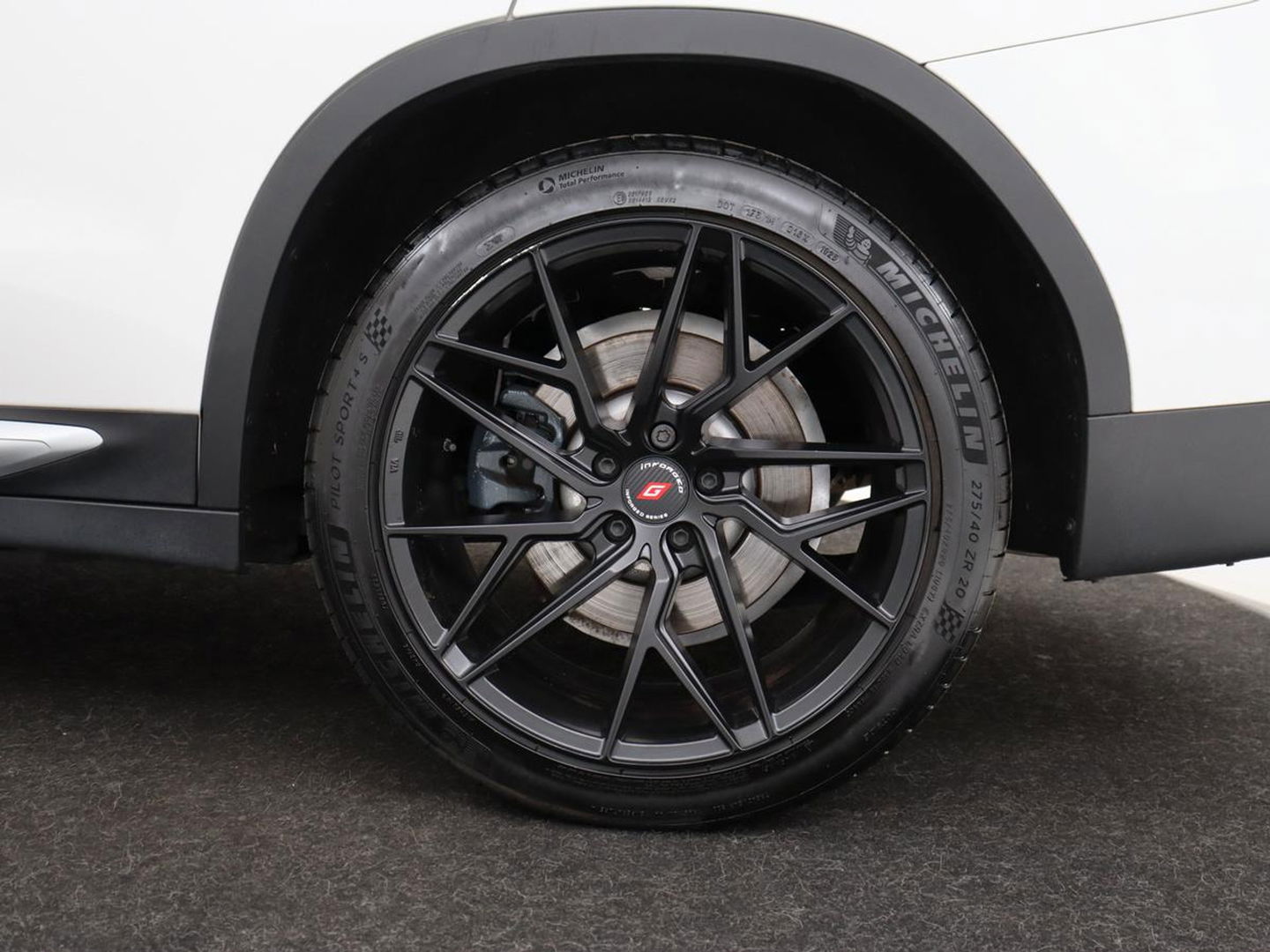 BMW X3 xDrive30i High Executive | Adaptive cruise | Head-Up | Leder | Carplay | Trekhaak | Camera | Stoelverwarming | Live Cockpit | 20'' lichtmetalen velgen | Keyless | Sportstoelen | Full LED | Navigatie