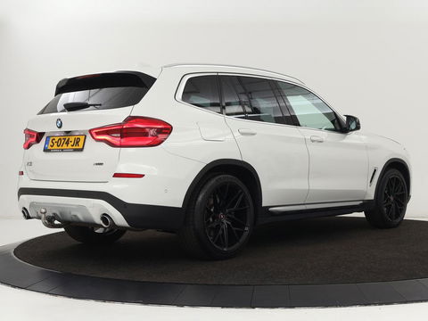 BMW X3 xDrive30i High Executive | Adaptive cruise | Head-Up | Leder | Carplay | Trekhaak | Camera | Stoelverwarming | Live Cockpit | 20'' lichtmetalen velgen | Keyless | Sportstoelen | Full LED | Navigatie