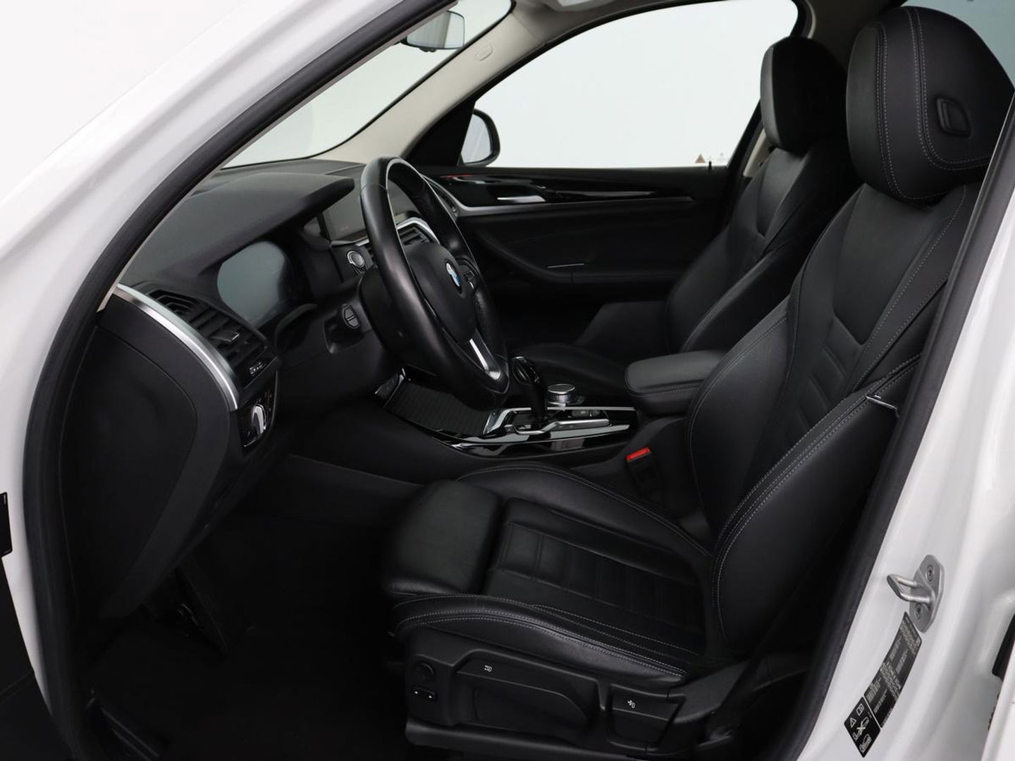 BMW X3 xDrive30i High Executive | Adaptive cruise | Head-Up | Leder | Carplay | Trekhaak | Camera | Stoelverwarming | Live Cockpit | 20'' lichtmetalen velgen | Keyless | Sportstoelen | Full LED | Navigatie