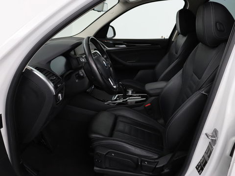 BMW X3 xDrive30i High Executive | Adaptive cruise | Head-Up | Leder | Carplay | Trekhaak | Camera | Stoelverwarming | Live Cockpit | 20'' lichtmetalen velgen | Keyless | Sportstoelen | Full LED | Navigatie
