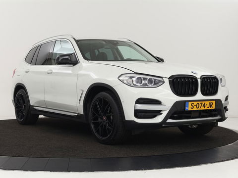 BMW X3 xDrive30i High Executive | Adaptive cruise | Head-Up | Leder | Carplay | Trekhaak | Camera | Stoelverwarming | Live Cockpit | 20'' lichtmetalen velgen | Keyless | Sportstoelen | Full LED | Navigatie