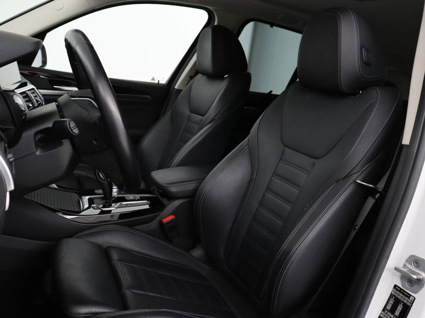 BMW X3 xDrive30i High Executive | Adaptive cruise | Head-Up | Leder | Carplay | Trekhaak | Camera | Stoelverwarming | Live Cockpit | 20'' lichtmetalen velgen | Keyless | Sportstoelen | Full LED | Navigatie