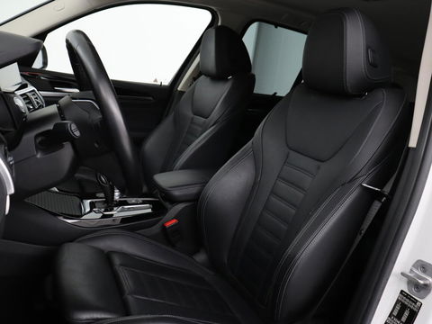 BMW X3 xDrive30i High Executive | Adaptive cruise | Head-Up | Leder | Carplay | Trekhaak | Camera | Stoelverwarming | Live Cockpit | 20'' lichtmetalen velgen | Keyless | Sportstoelen | Full LED | Navigatie
