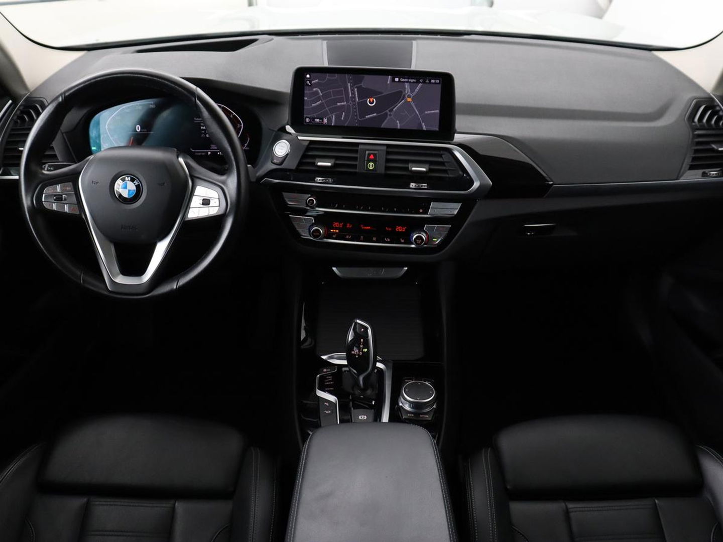 BMW X3 xDrive30i High Executive | Adaptive cruise | Head-Up | Leder | Carplay | Trekhaak | Camera | Stoelverwarming | Live Cockpit | 20'' lichtmetalen velgen | Keyless | Sportstoelen | Full LED | Navigatie