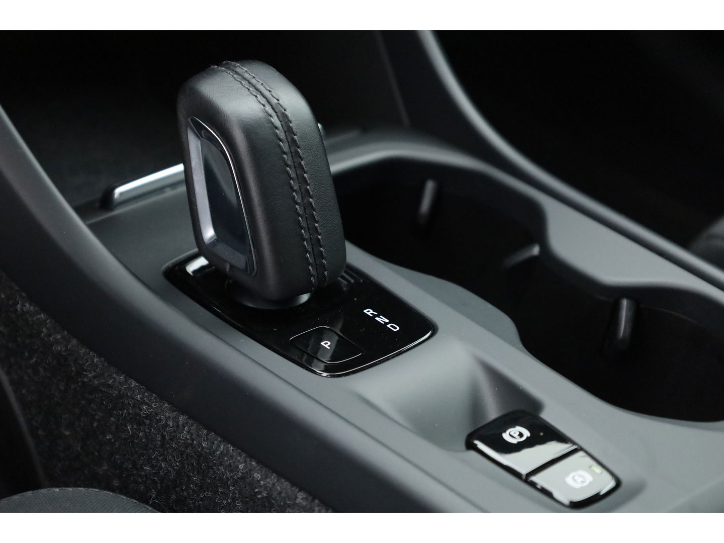 Volvo XC40 1.5 T5 Recharge R-Design | Elek. stoel met mem. | ACC | Blis | Trekhaak | Apple Carplay |