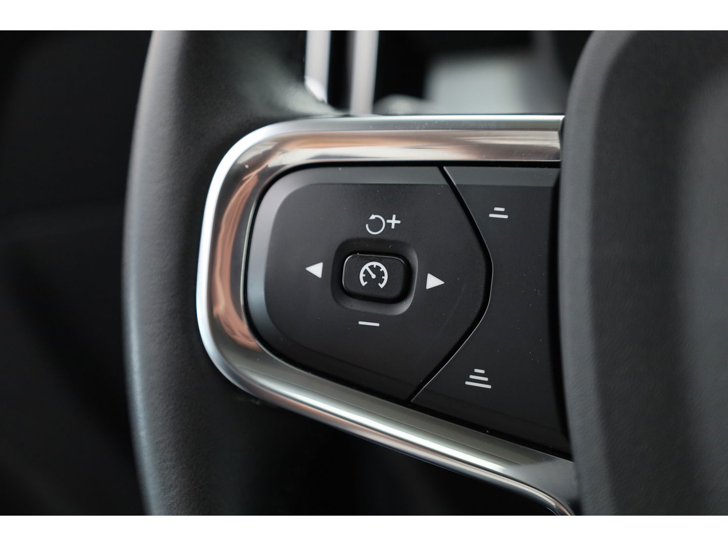 Volvo XC40 1.5 T5 Recharge R-Design | Elek. stoel met mem. | ACC | Blis | Trekhaak | Apple Carplay |