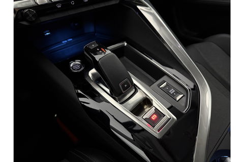 Peugeot 3008 1.2 PureTech Blue 360Camera LED Sfeer Virtual Carplay Clima Cruise Navi PDC 18''LMV