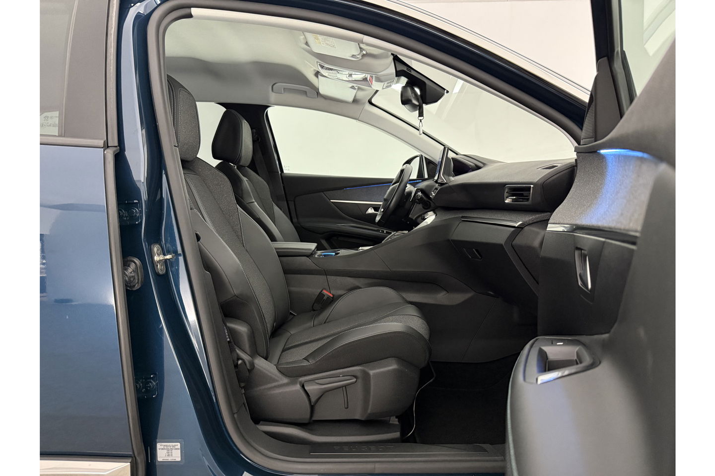 Peugeot 3008 1.2 PureTech Blue 360Camera LED Sfeer Virtual Carplay Clima Cruise Navi PDC 18''LMV