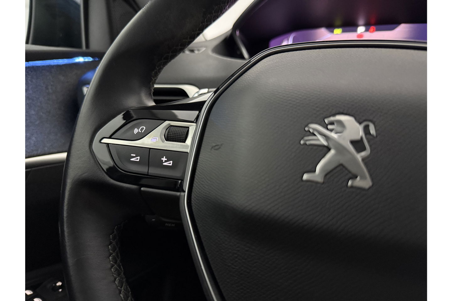 Peugeot 3008 1.2 PureTech Blue 360Camera LED Sfeer Virtual Carplay Clima Cruise Navi PDC 18''LMV