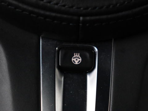 BMW 3-serie 320e M-Sport | Panoramadak | Adaptive cruise | Leder | Trekhaak | Head-Up | Camera | Stoel & stuurverwarming | Carplay | Navigatie | Sfeerverlichting | Live Cockpit